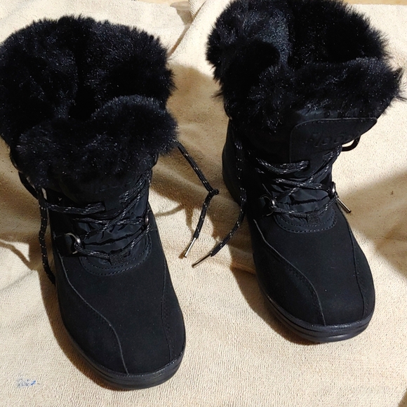 NWOT * FLOOPI * SIZE 6 * BLACK FAUX FUR/FAUX LEATHER BOOTIES * SUPER SOFT 💗 - Picture 4 of 11